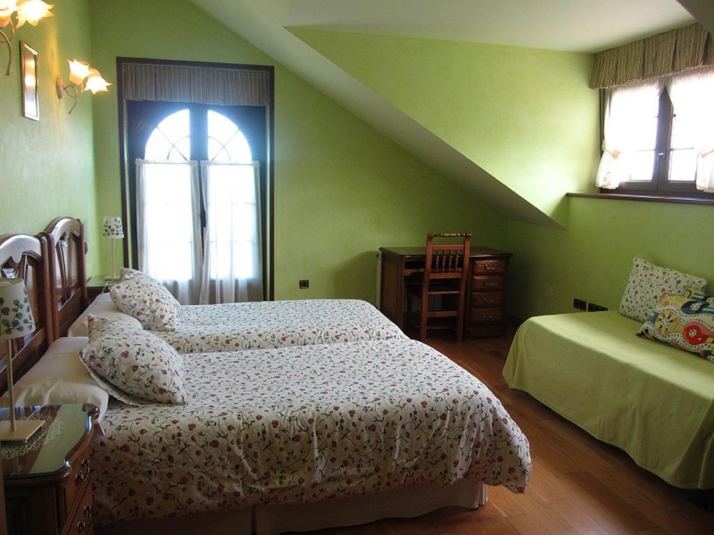 Vivienda Sampedri Βίλα Σαντιγιάνα ντελ Μαρ Δωμάτιο φωτογραφία